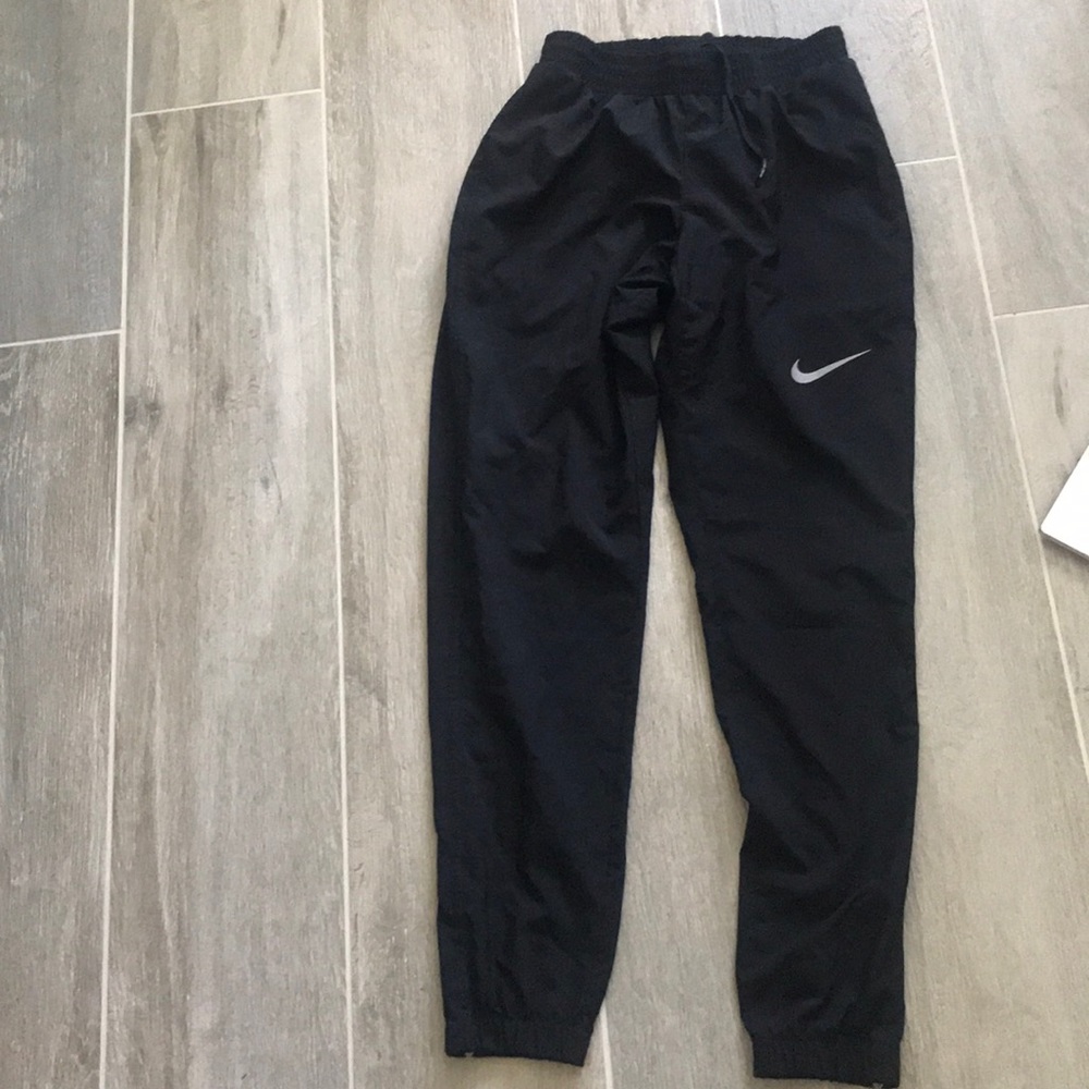 Nike women’s cool down joggers